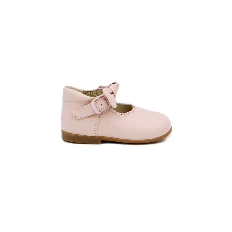 Bota mercedes piel Rosa cierre hebilla. Lazo.