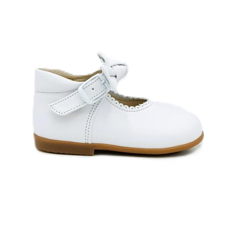 Bota mercedes piel Blanco cierre hebilla. Lazo.